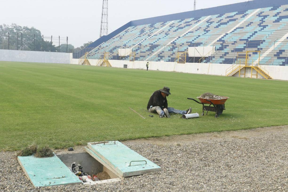 La cancha del Morazán es híbrida, 95% natural y 5% artificial. Aún no tiene una fecha en específico para ser inaugurada.