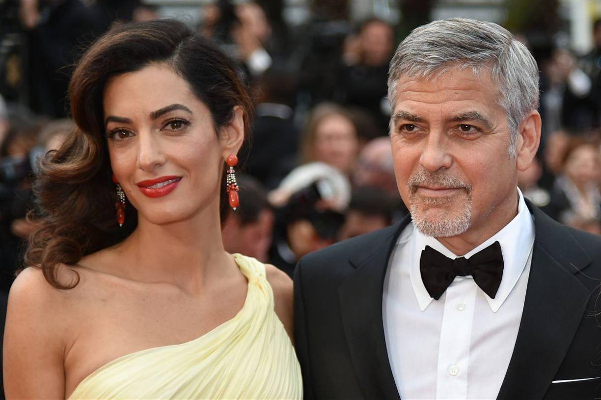 A partir de ese momento, ambos supieron que su relación tenía que dar un paso más. “Amal me comentó que la suerte había que compartirla con otras personas”. Tras un minuto de reflexión, Clooney respondió: “De acuerdo, si lo estás pensando, hecho”.