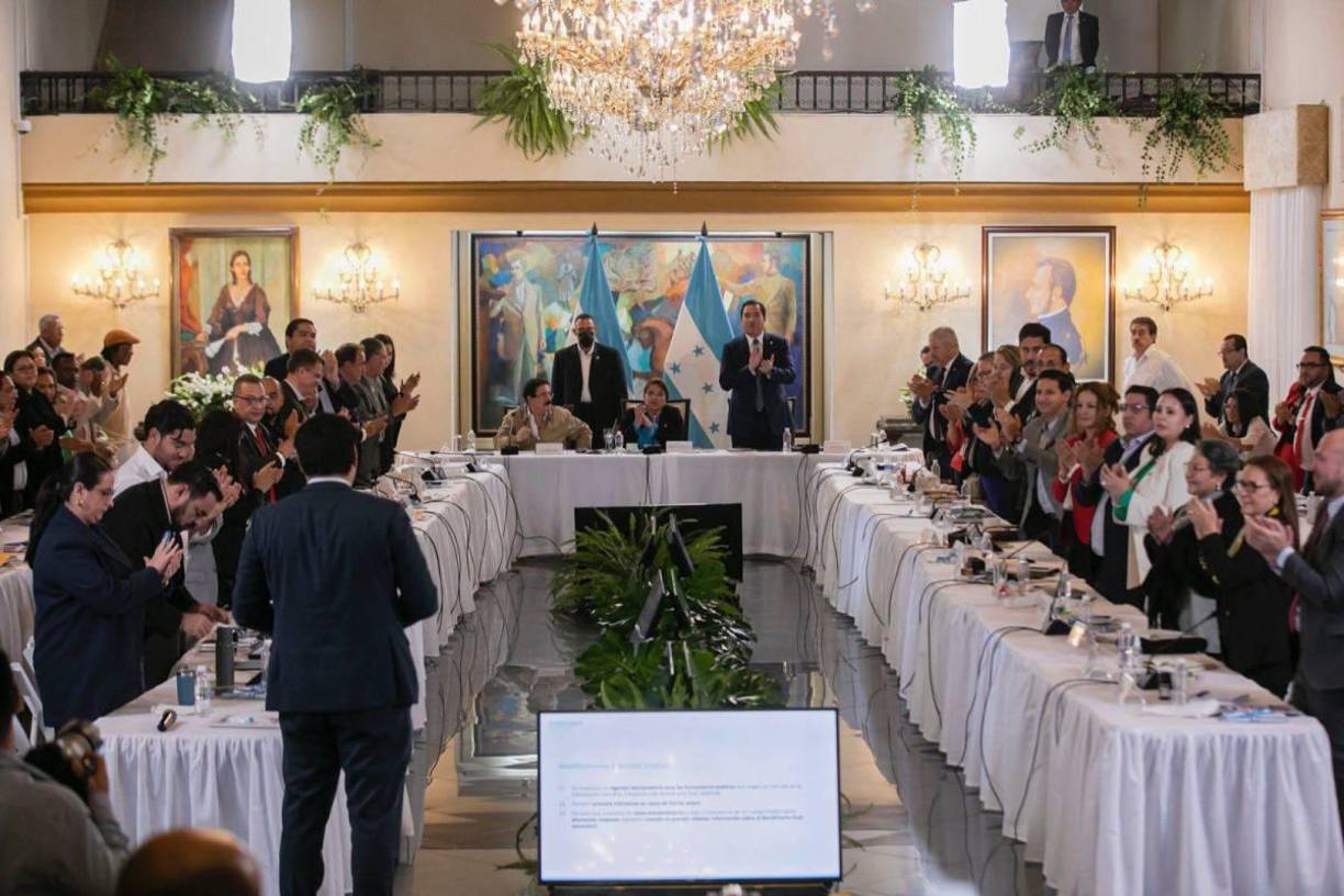 El proyecto del Ejecutivo pretende eliminar al menos 14 regímenes fiscales en Honduras (bajo exoneraciones) y promueve la creación de dos. Desde el Gobierno defienden que dicha normativa busca que estas inversiones (nacionales y extranjeras) paguen impuestos de acuerdo a las ganancias obtenidas. 