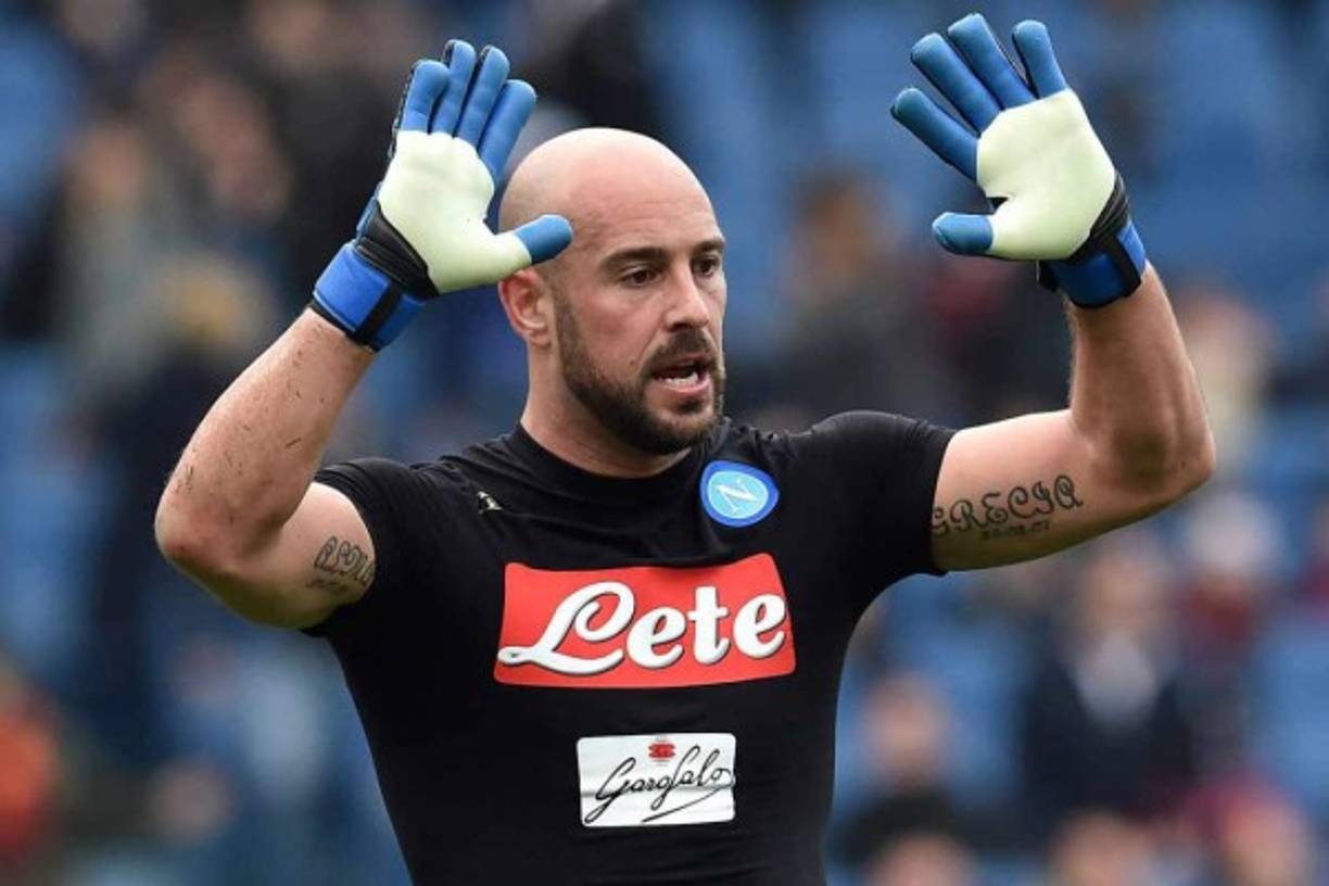 Según el periodista Giancula di Marzio el PSG habría hecho una oferta de 7 millones de euros por el portero español Pepe Reina. Al arquero aún le queda un año de contrato y el Napoli tendría la intención de quedarse con él. El contrato que ofrecerían los parisinos al portero sería de 3.5 millones.