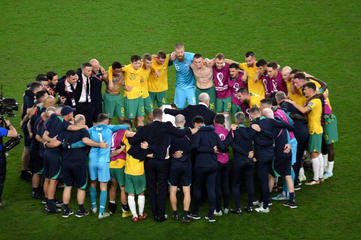 Y se unieron al final del partido para celebrar la victoria. 