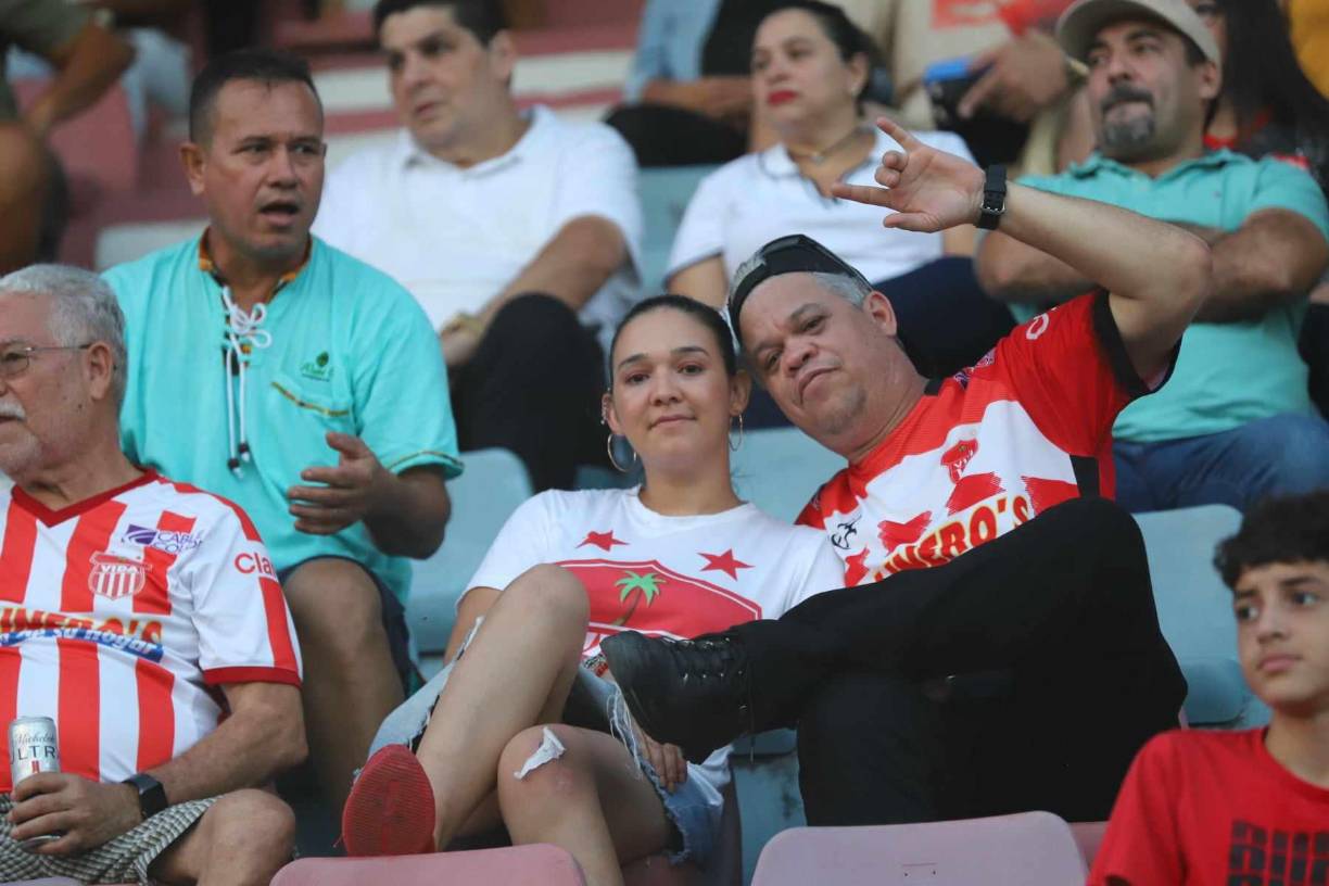 Un gran ambiente se vivió en el recinto de La Ceiba para disfrutar de un nuevo duelo. 