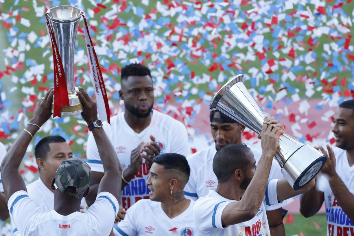 Olimpia presumió sus Ligas Concacaf ante su eterno rival Motagua.