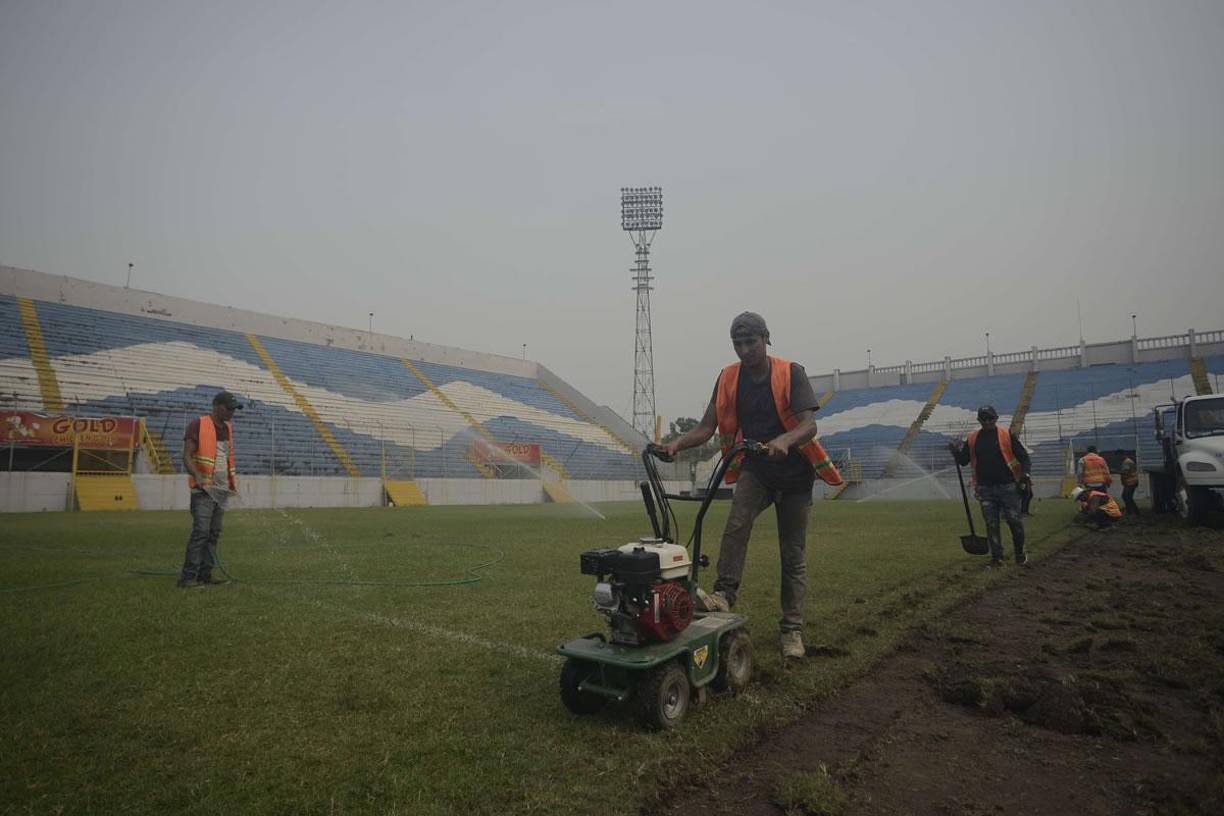 Impresiona verlo: Así luce el estadio Morazán sin la grama vieja