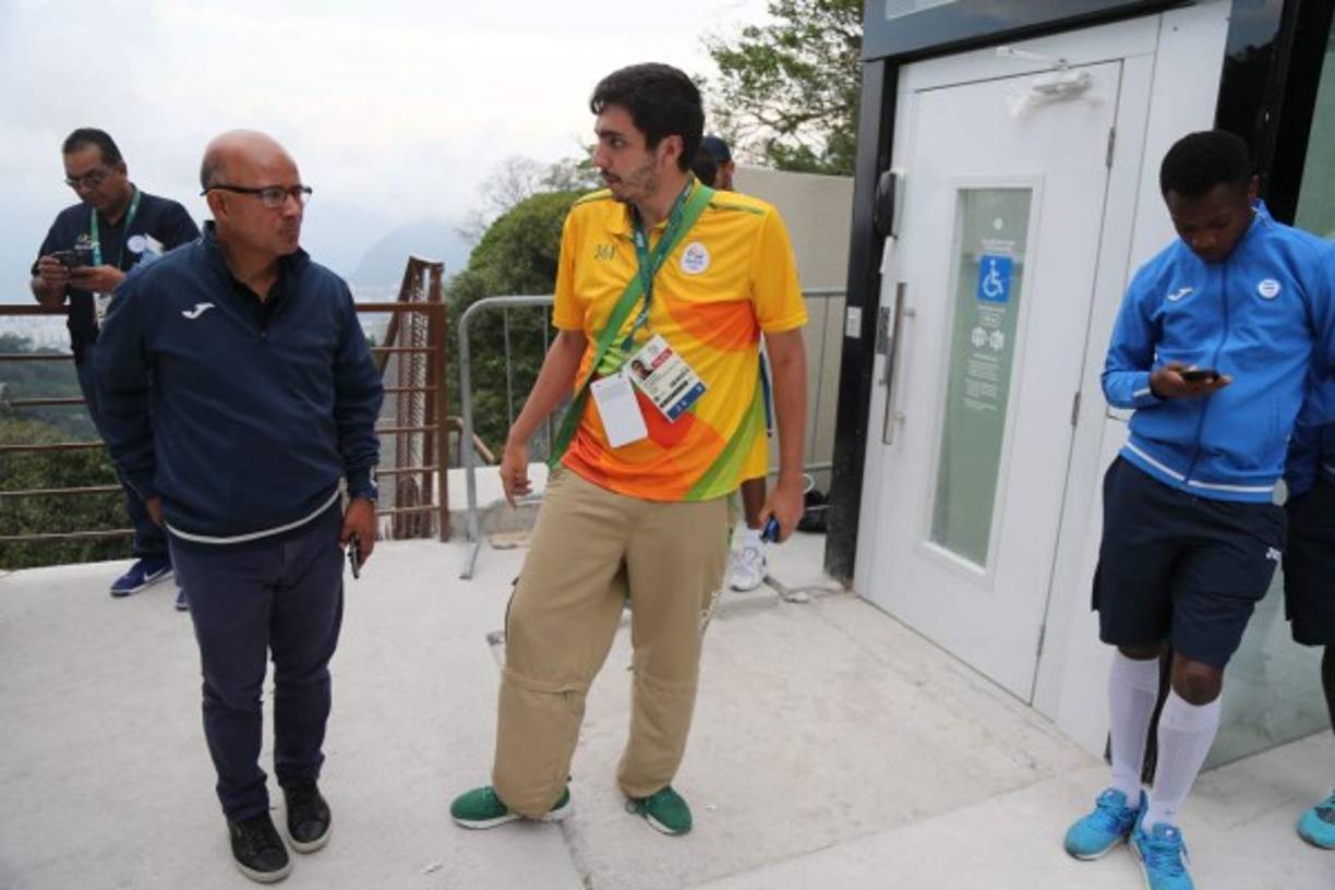 El jefe de prensa de la Fenafuth, Edwin Banegas, acompañó al grupo.