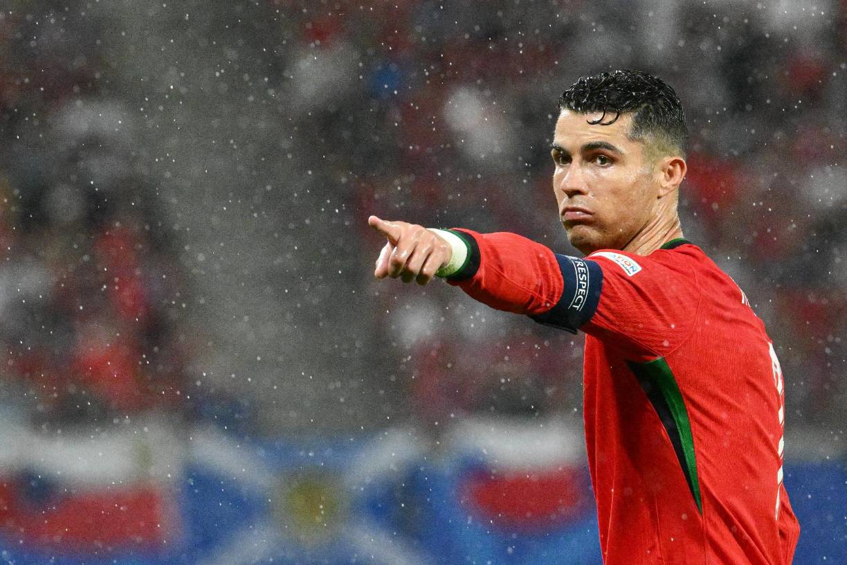 Cristiano Ronaldo gozó de varias oportunidades, pero no pudo conseguir anotar a República Checa. 