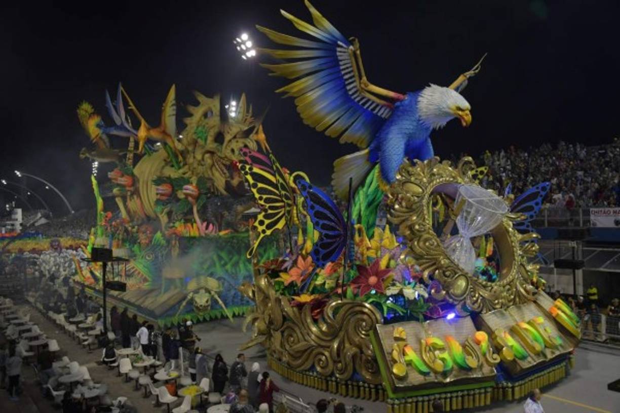 La escuela de samba Estácio de Sá se refirió en su desfile indirectamente a las políticas impulsadas por el Gobierno del presidente de Brasil, el ultraderechista Jair Bolsonaro, que abogan por explotar económicamente la Amazonía para un mayor progreso del país.
