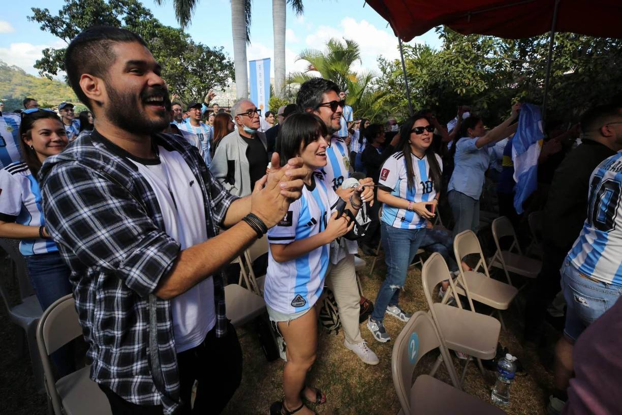Pero la emoción inundó a los presentes, Argentina derrotaba 4-2 a Francia.