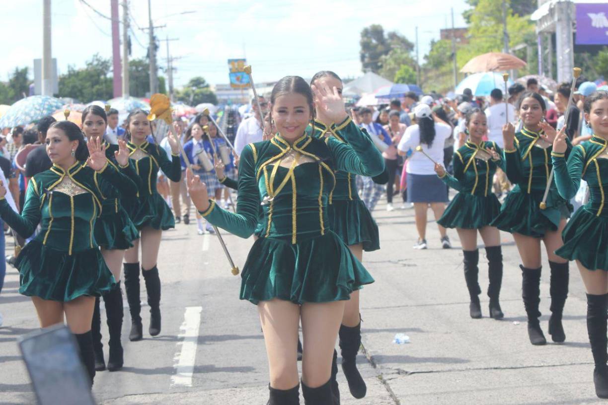 Los desfiles en Tegucigalpa comenzaron desde las 7:00 de la mañana. 