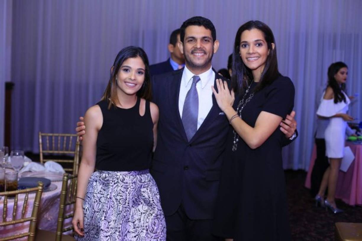 Compartieron en la celebración Ophelia, José Carlos y Andrea Díaz.