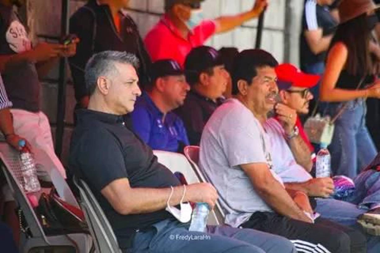 Diego Martín Vázquez acudió a disfrutar de la final de la Liga Mayor entre los Pumas FC y La Roma de Sonaguera, Colón. El equipo santabarbarense los superó con un global de 4-2 y en la serie uno de los que destacó fue Francisco Martínez.