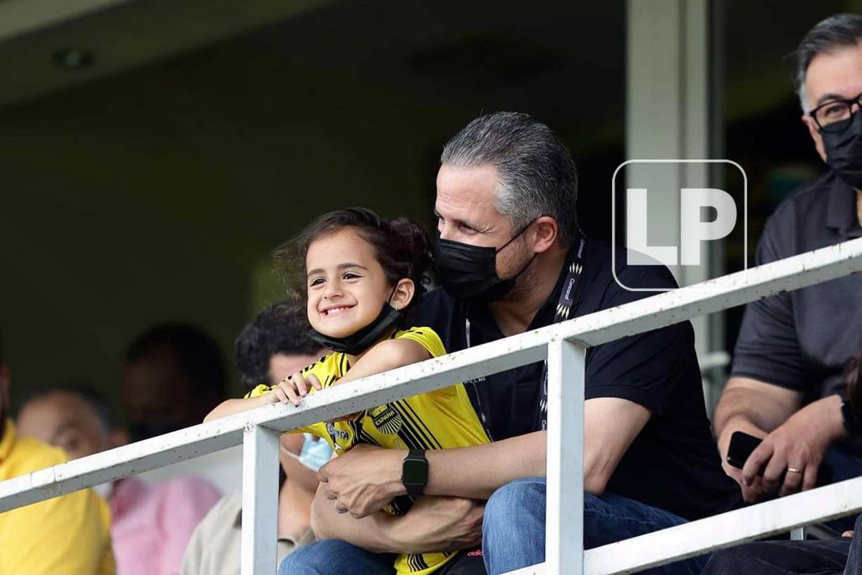 El presidente del Real España, Elías Burbara, disfrutó el triunfo de su equipo.