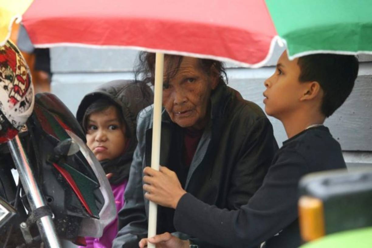 Niños, mujeres y ancianos son los más vulnerables en las zonas afectadas por las inundaciones.