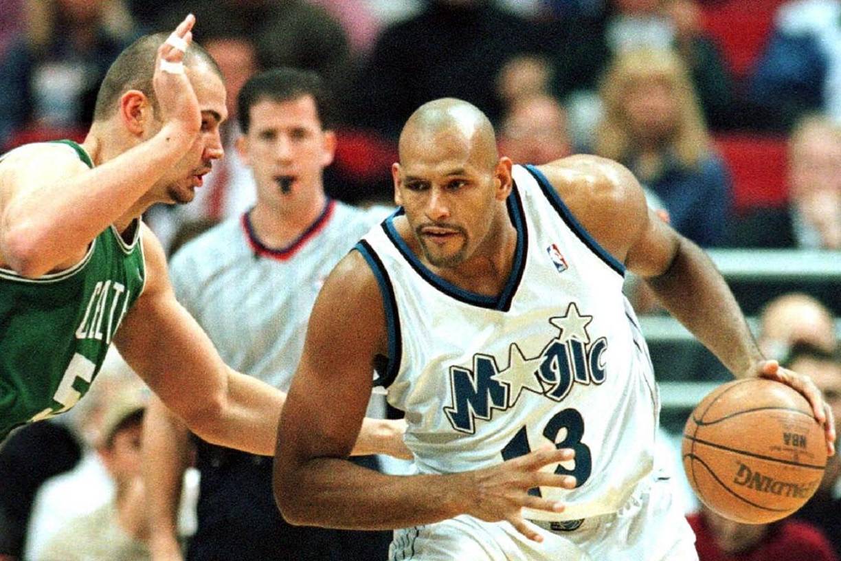 John Amaechi - El estadounidense anunció públicamente su homosexualidad en febrero de 2007 y se convirtió en el primer jugador de la NBA en hacerlo, pero se atrevió cuando ya estaba retirado.
