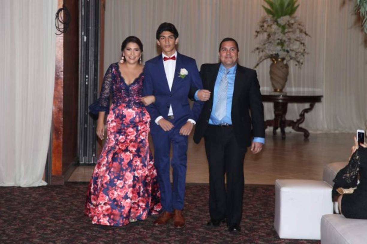 Maitee Rodríguez con Virgilio y Virgilio Perdomo.