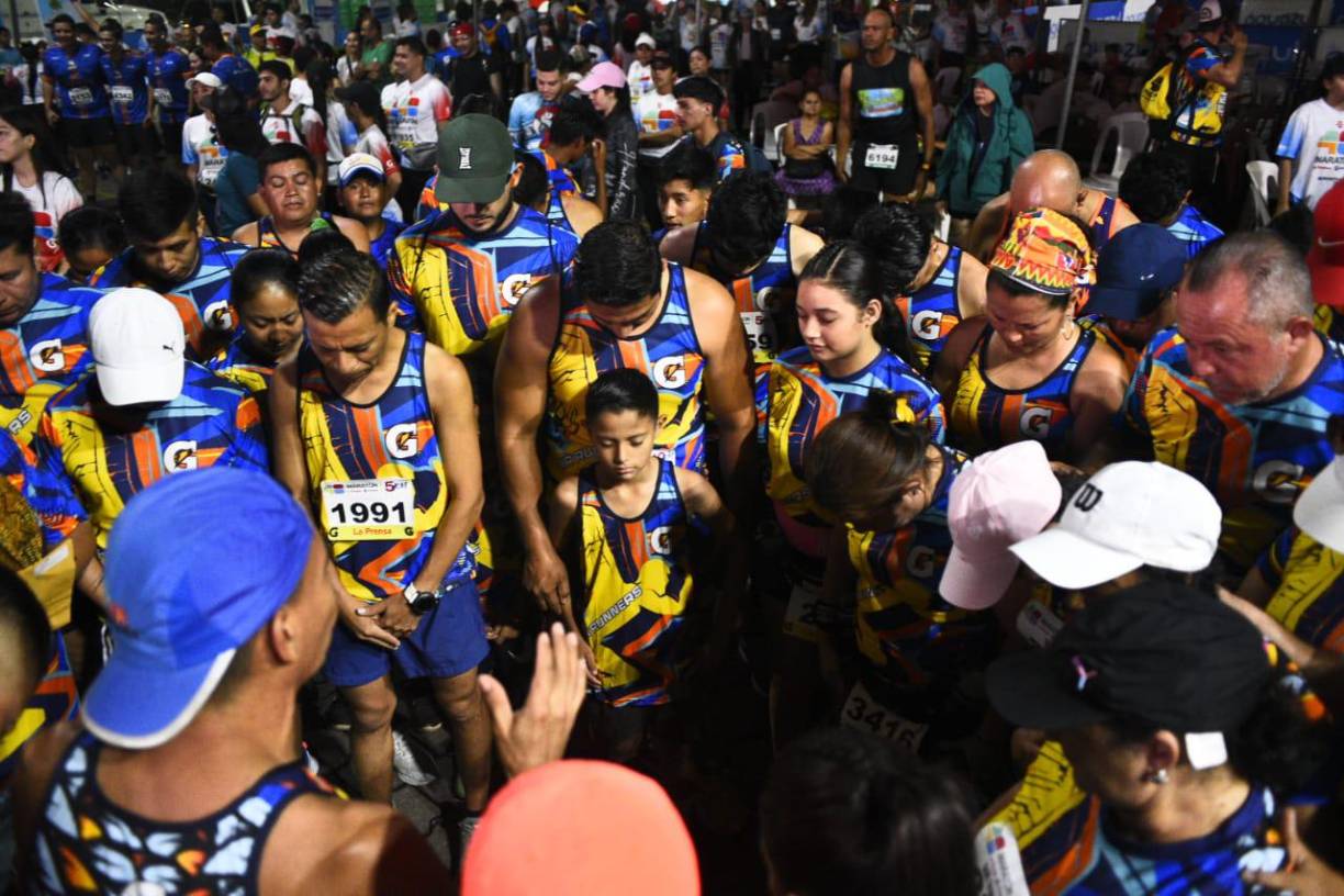 Todo comenzó a las 4:00 a.m. con un entrenamiento en conjunto y la ceremonia de apertura con palabras de bienvenida y agradecimiento. A las 5:00 a.m. inició la competencia.