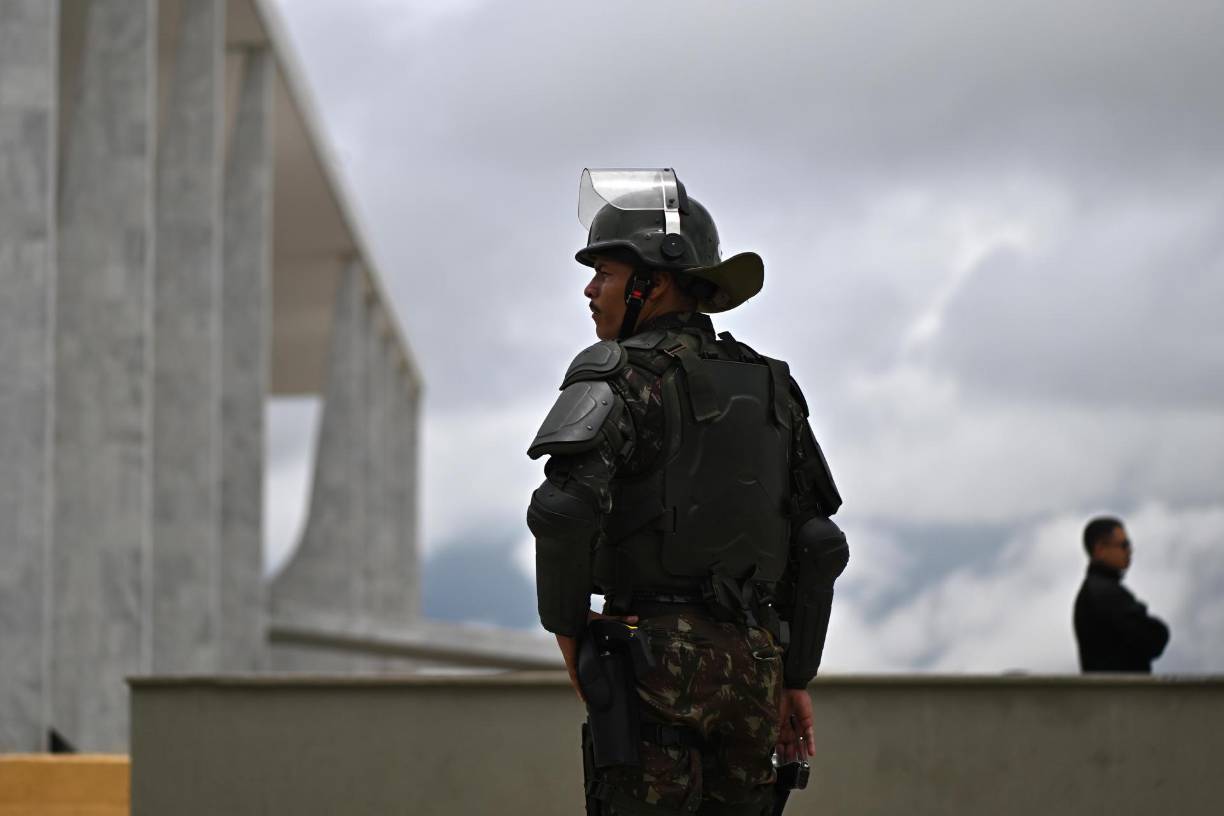 Militares fueron desplegados alrededor del Supremo este jueves.