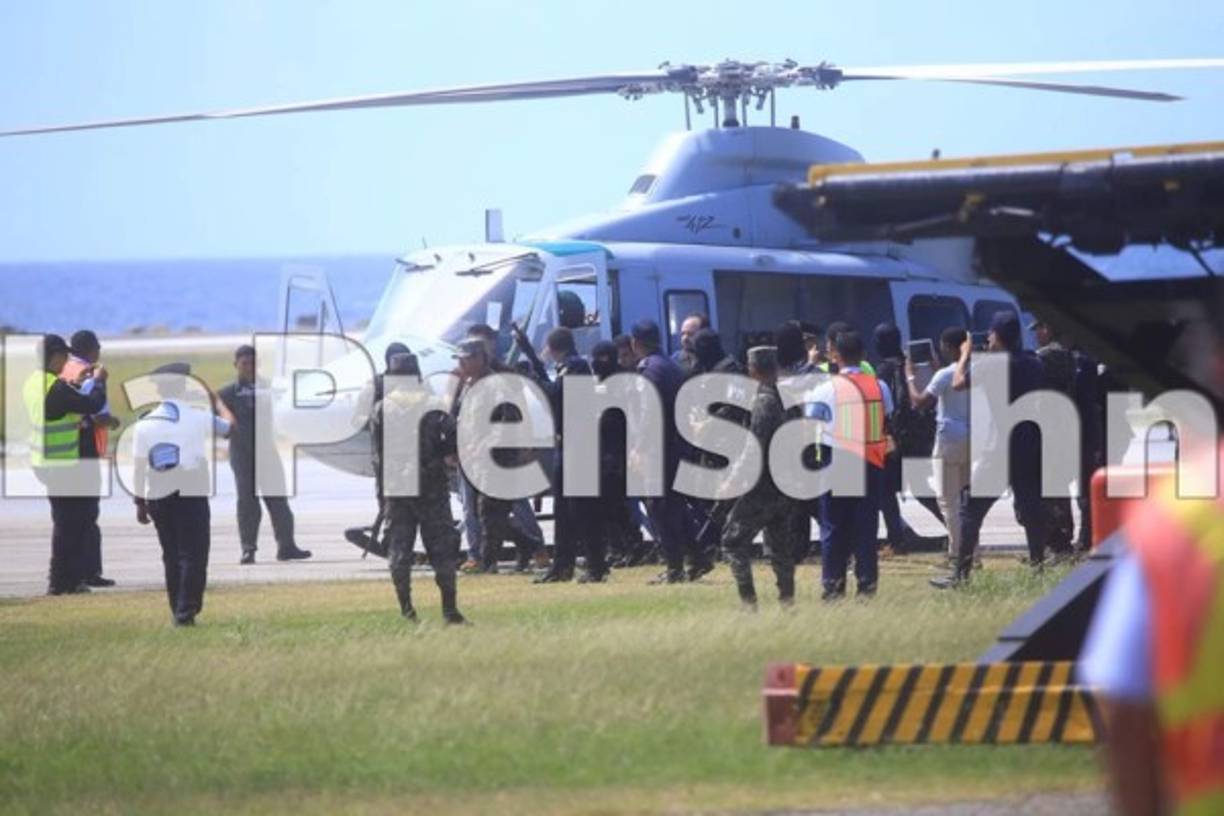 Bajo fuertes medidas de seguridad Chepe Handal fue resguardado hacia los tribunales en Roatán.