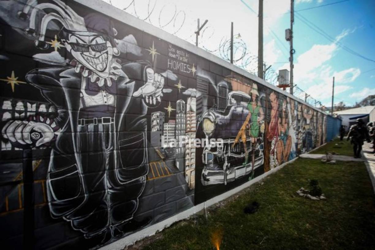 La cultura de la muerte asociada a la pnadillas también se traslada a los murales.
