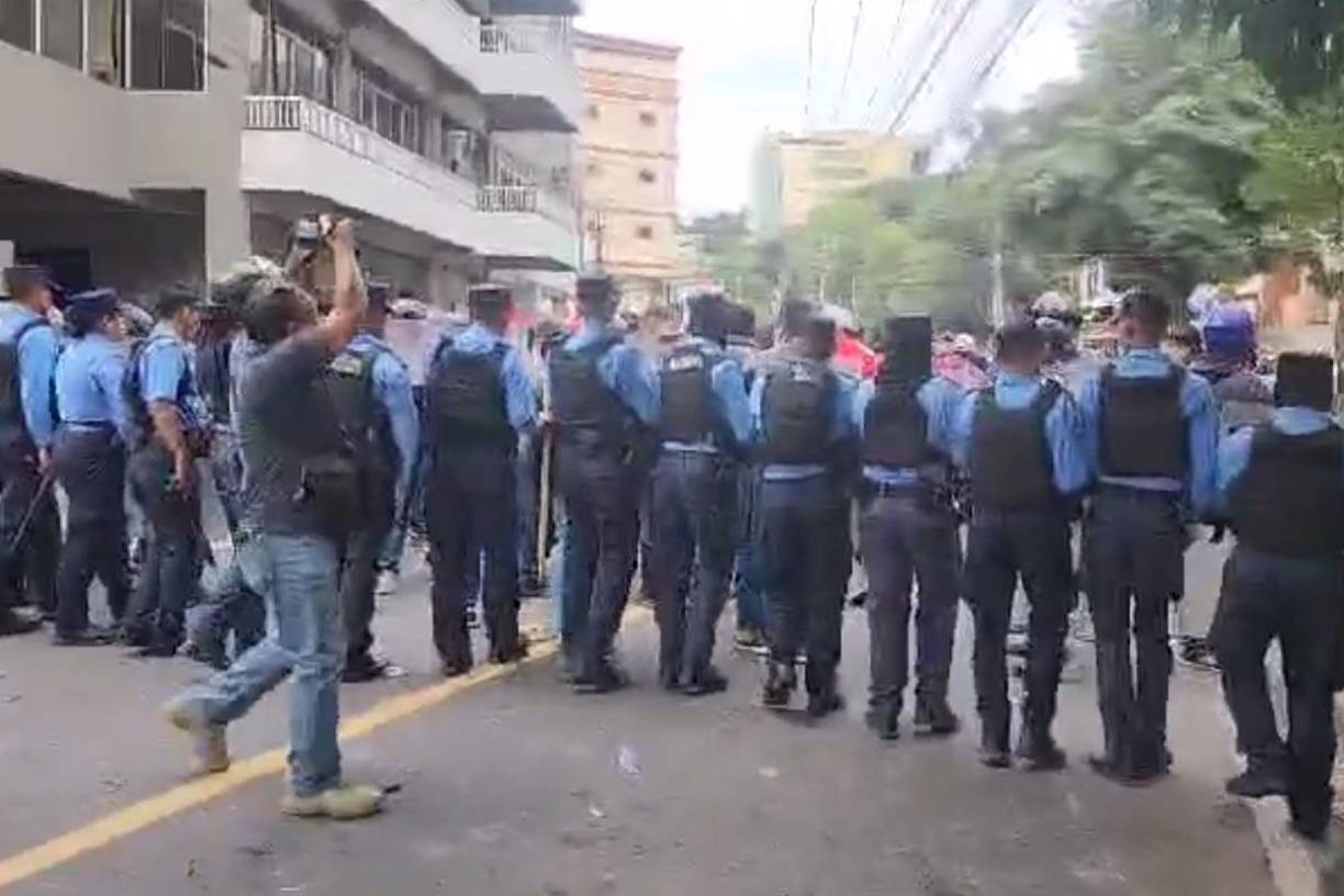 Como nuevo fiscal general fue designado Johel Zelaya, y como adjunto Mario Morazán, ambos de manera interina, según Redondo.