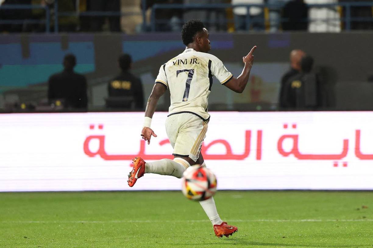 Vinicius celebrando su hat-trick en la final de la Supercopa de España.