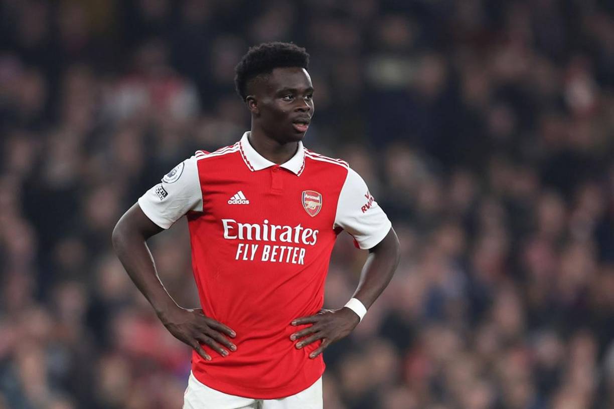Bukayo Saka - El volante ofensivo quedará en breve blindado por el Arsenal. El jugador inglés firmará dentro de poco un nuevo contrato que lleva dos meses negociado y que unirá a club y futbolista hasta 2028 según informa el periodista especializado en el mercado de fichajes, Fabrizio Romano.