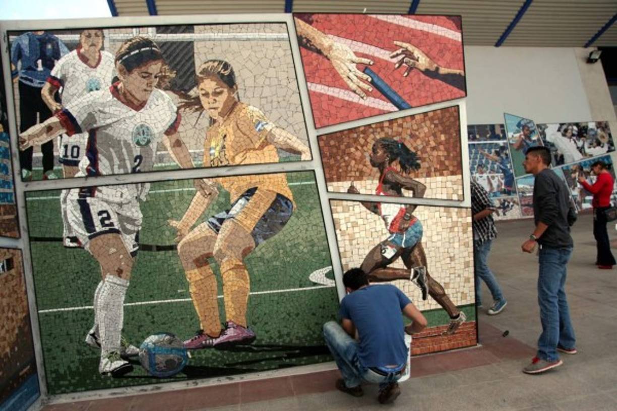El mural muestra a atletas de diferentes disciplinas deportivas que se imparten en la Unah.