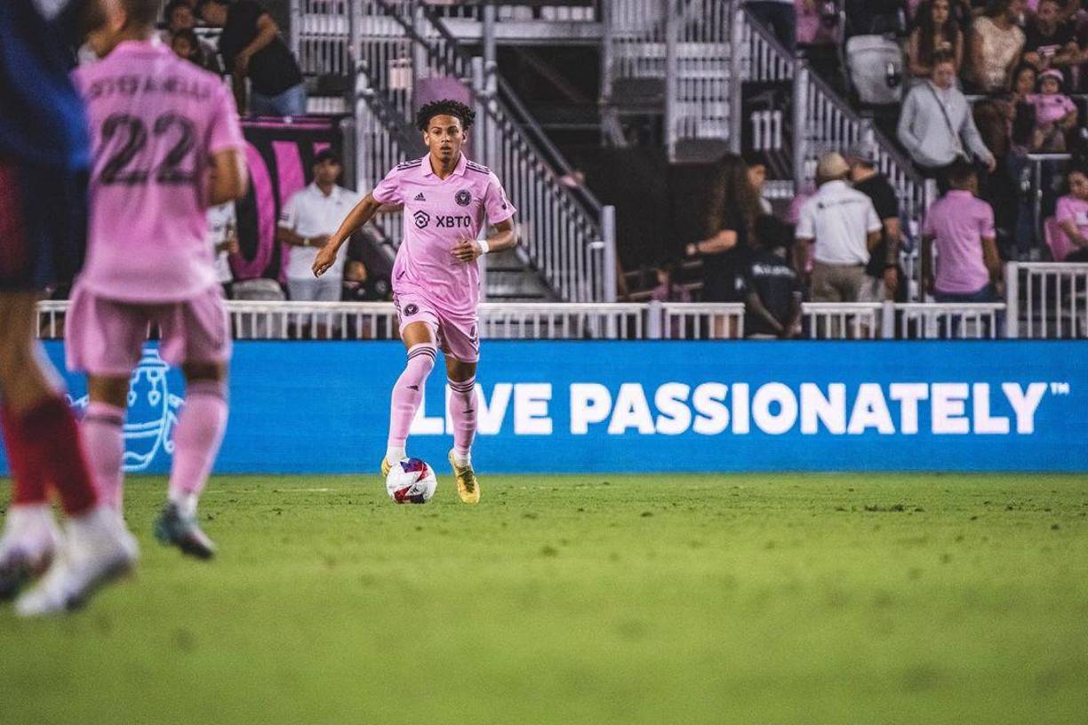 Ahora son ocho legionarios catrachos que juegan oficialmente en la MLS. El sábado debutó de forma profesional David Ruiz con el Inter de Miami jugando los últimos ocho minutos en la derrota 3-2 contra el Chicago Fire.