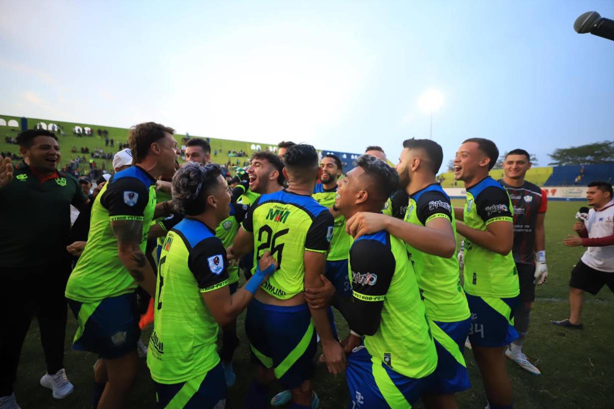 Tras el pitazo final, la plantilla del Olancho FC celebró con mucha euforia el pase a la final del Clausura 2023.