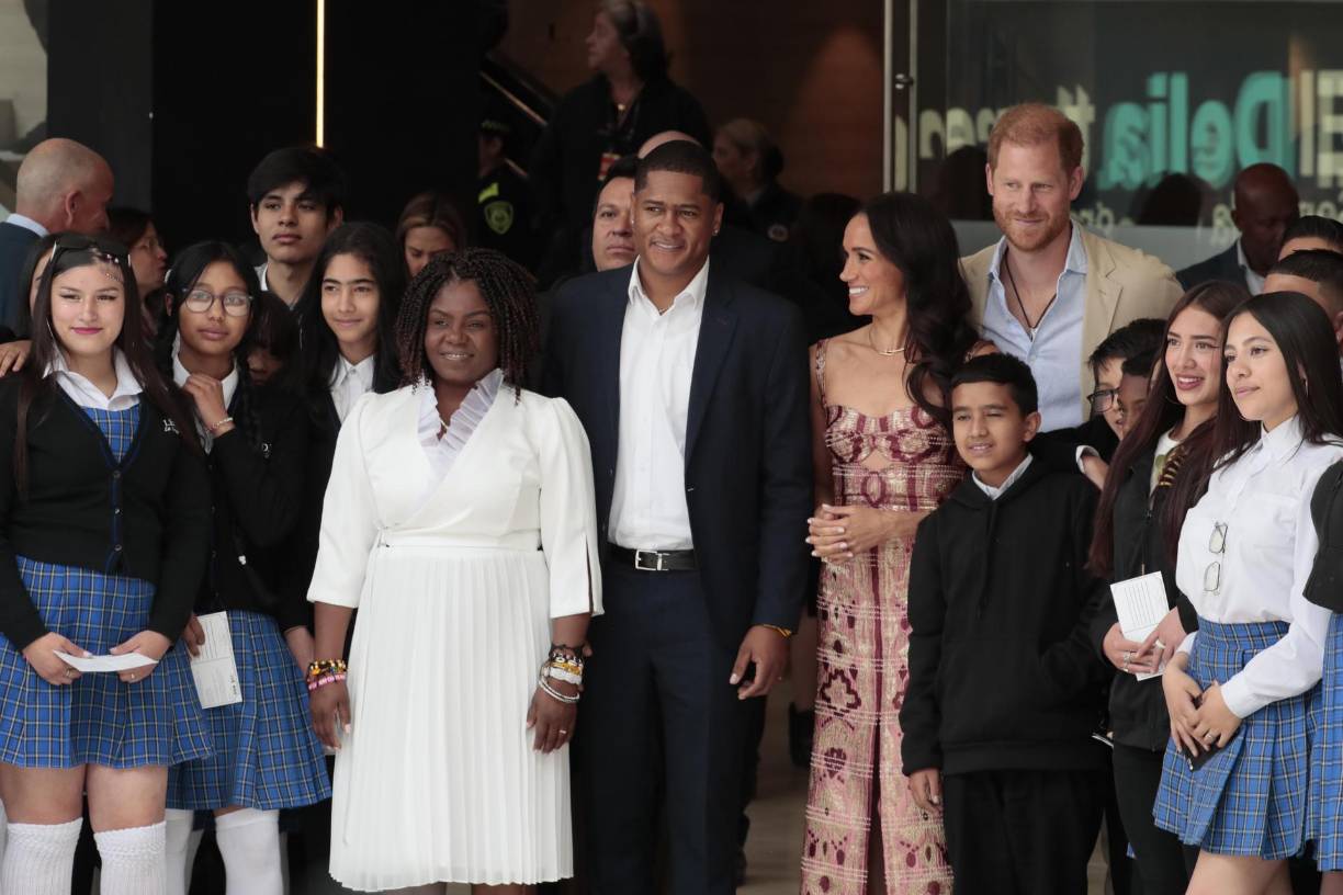 Durante la visita de tres días, la polémica pareja respaldará iniciativas que protejan la salud mental de niños y mujeres frente al ciberacoso con varias visitas a escuelas y reuniones con activistas colombianos.