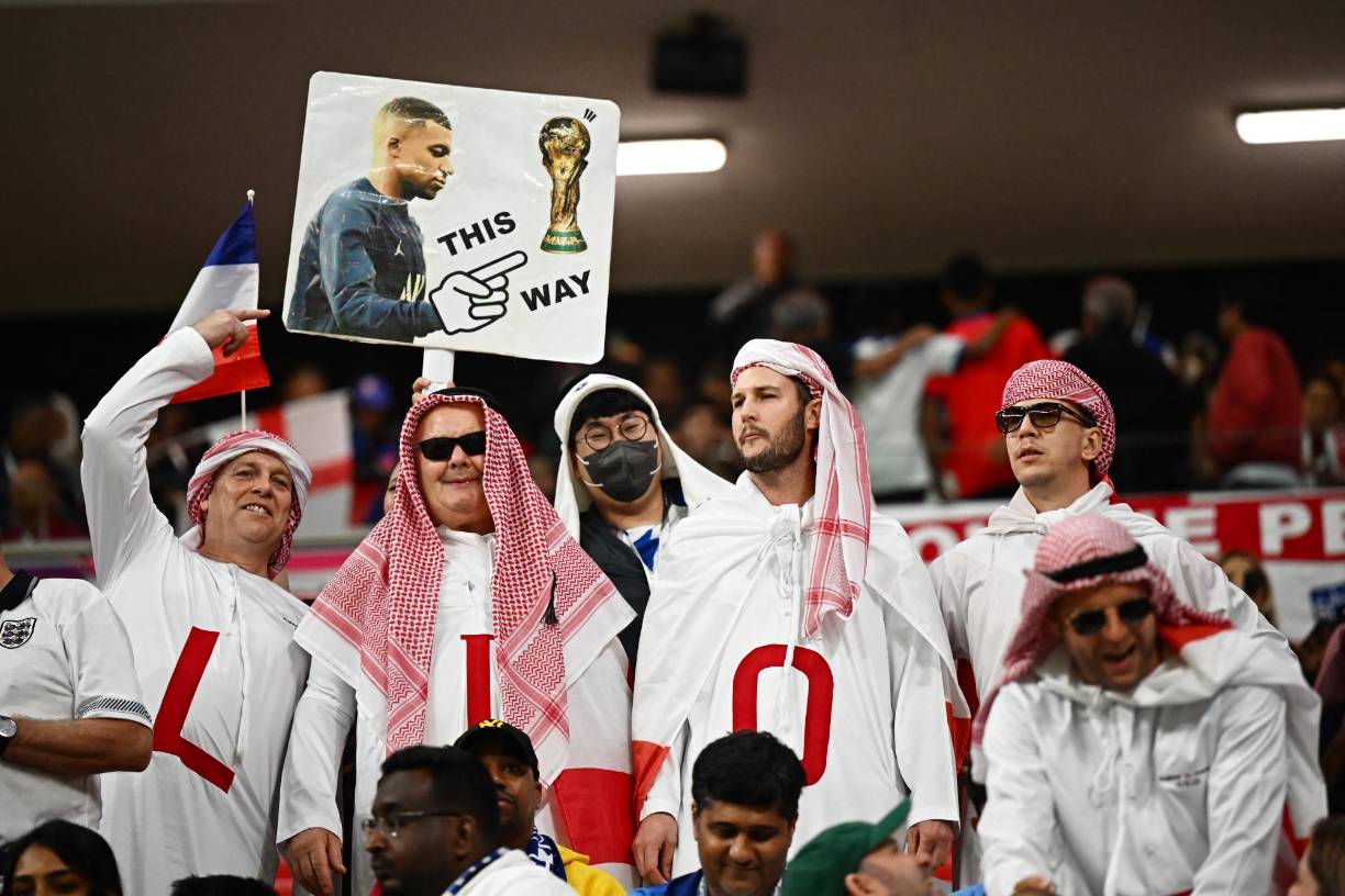  Carteles para Mbappé en el Estadio Al Bayt.