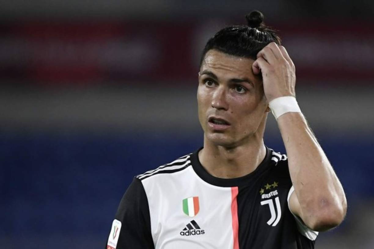 Cristiano Ronaldo, triste al final del partido en el estadio Olímpico de Roma.