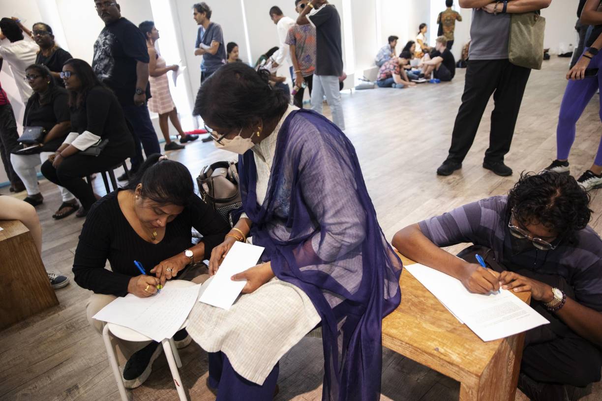 “Estamos acostumbrados a ver actos de injusticia, pero con este estamos en shock por lo débiles que son las pruebas y lo fácil que resulta enviar a alguien al patíbulo”, dice a EFE Kokila Annamalai, portavoz de dicha ONG y quien acompaña a Leela en la entrevista. 