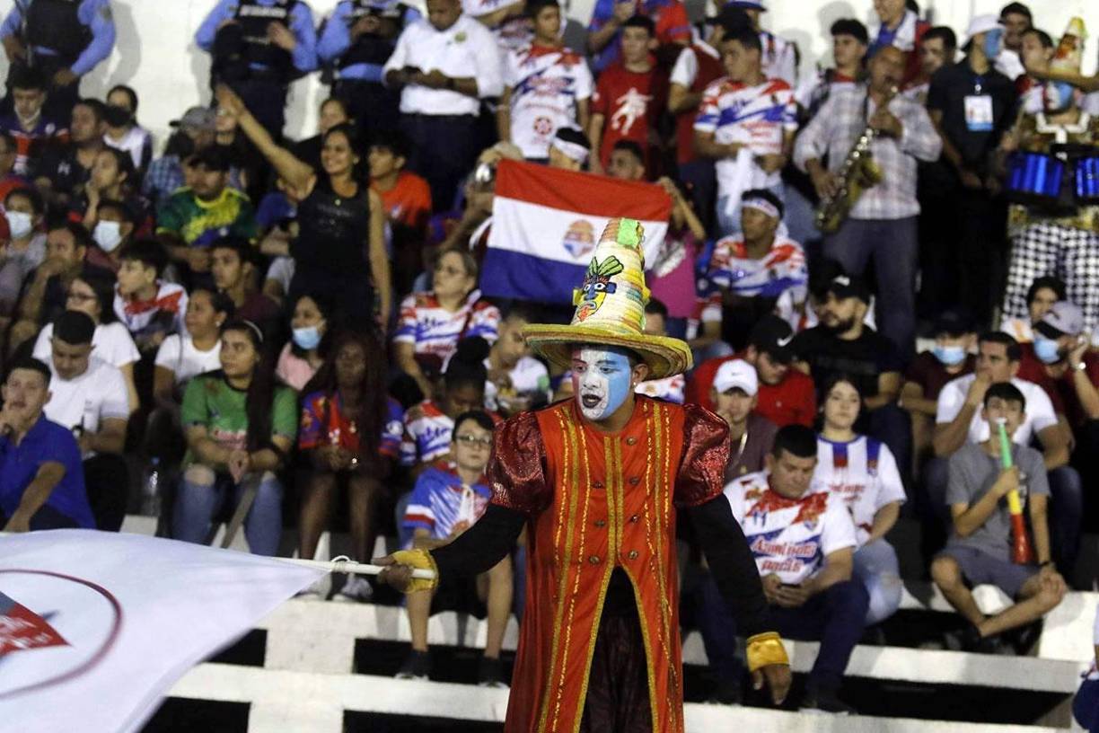 Ambientazo y lindas chicas en la final Real Juventud-Juticalpa FC