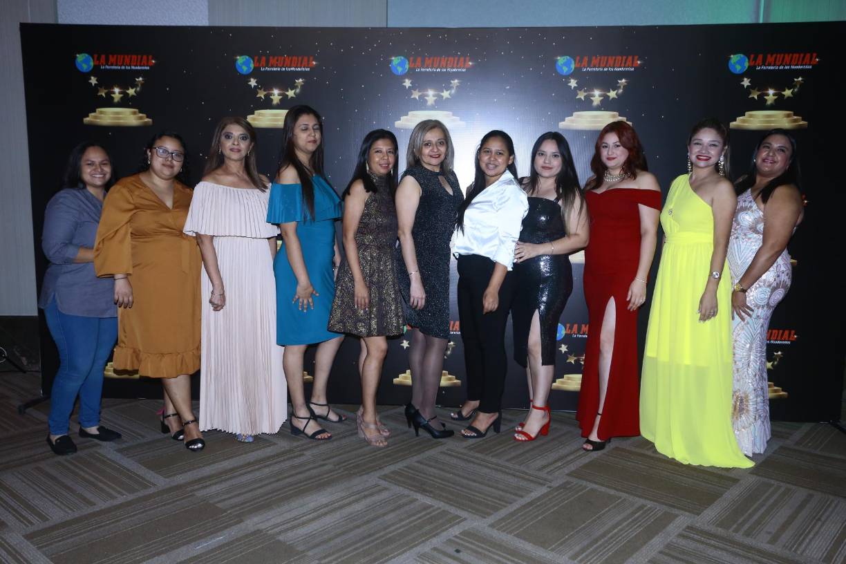 Las damas que conforman el departamento de Recursos Humanos.