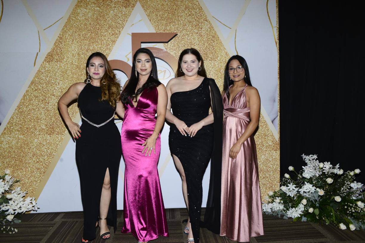Belkis Castillo, Yessy Cruz, Rebeca Medina y Karol Gómez
