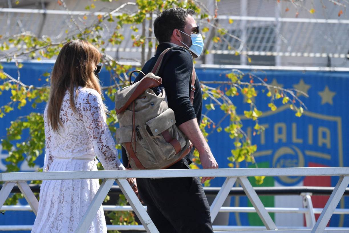 JLo y Ben se convirtieron en la pareja de la que más se hablaba en el mundo de las celebridades a principios de la década de 2000.