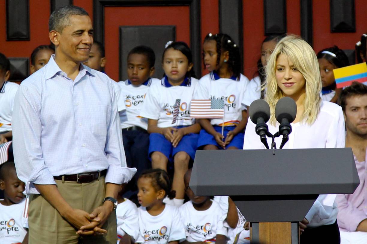 En 2011, el presidente Barack Obama la nombró embajadora en la Iniciativa de la Casa Blanca para la Excelencia Educativa de los Hispanos. Shakira tiene su propia línea de perfumes. Son 3 aromas: S de Shakira, DANCE y LOVE ROCK.