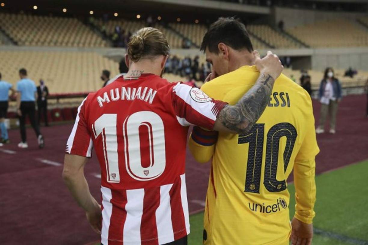 Charla de '10'. Lionel Messi hablando con Iker Muniain tras la final de Copa del Rey.