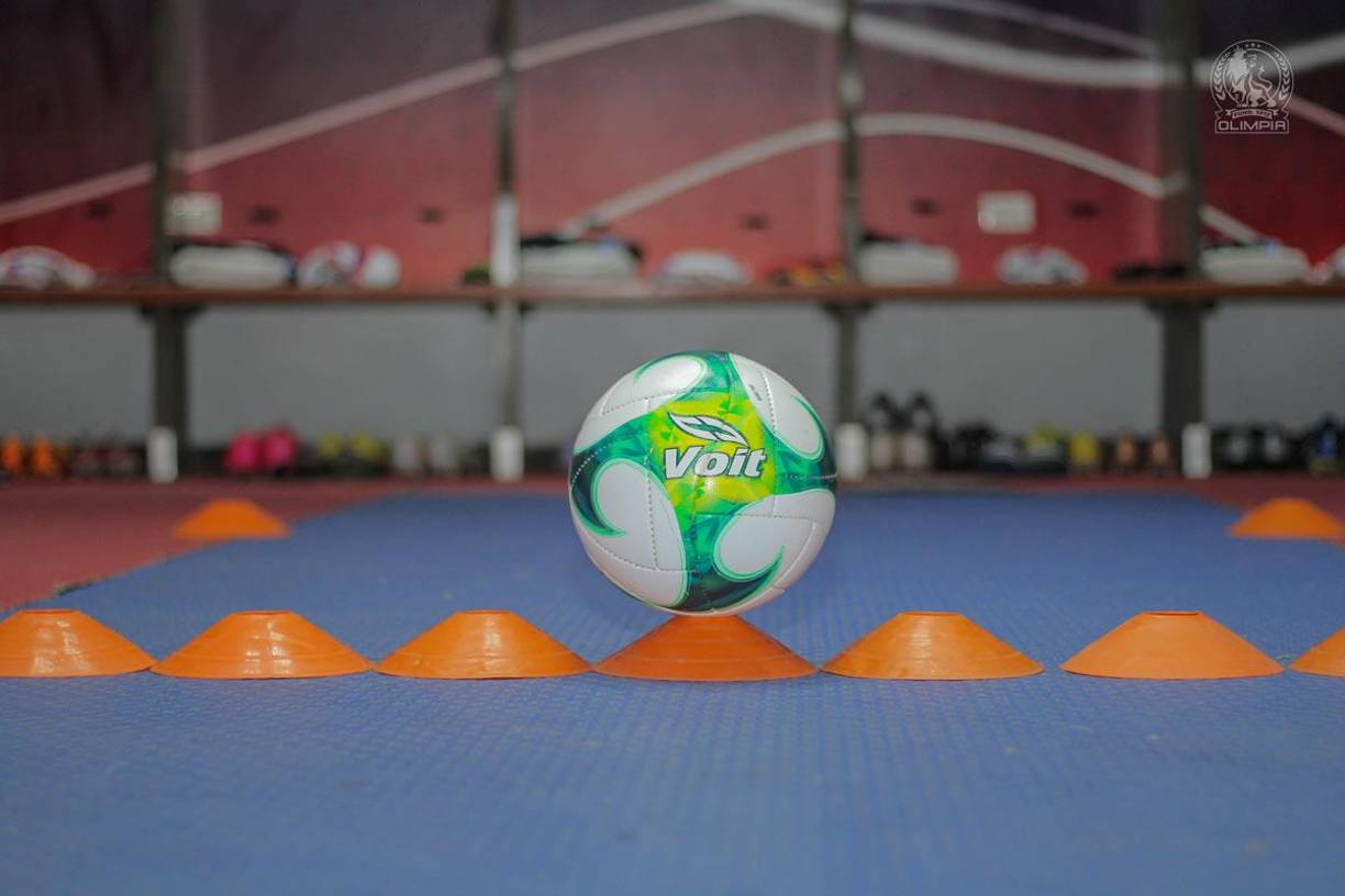 El camerino del equipo merengue en el Nacional Chelato Uclés, con todos los detalles para los jugadores.