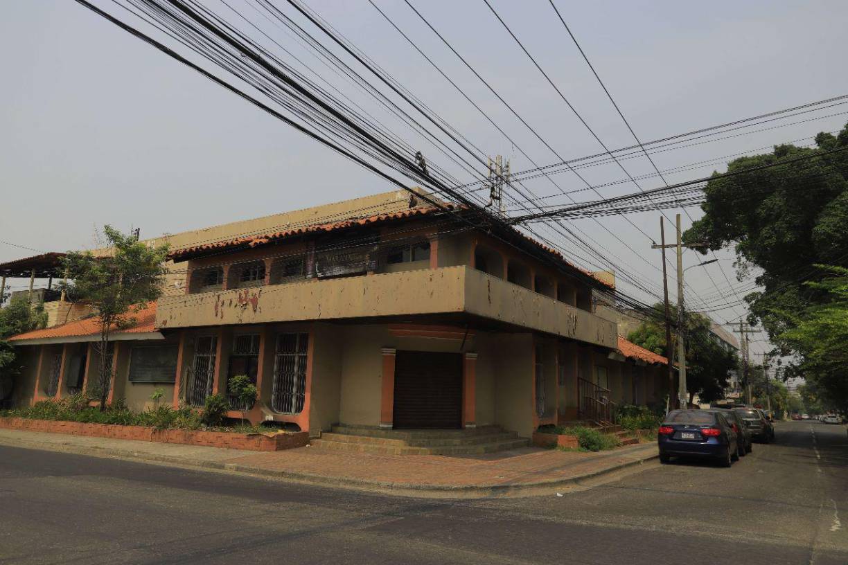 El cine Acuario, que se ubicaba frente al antiguo local de helados Kobbs, funcionó hasta inicios del 2000.