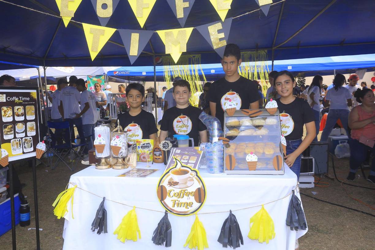 ”Coffee Time” también fue creado por alumnos de quinto grado, quienes ofrecieron un variado de menú de café y repostería.