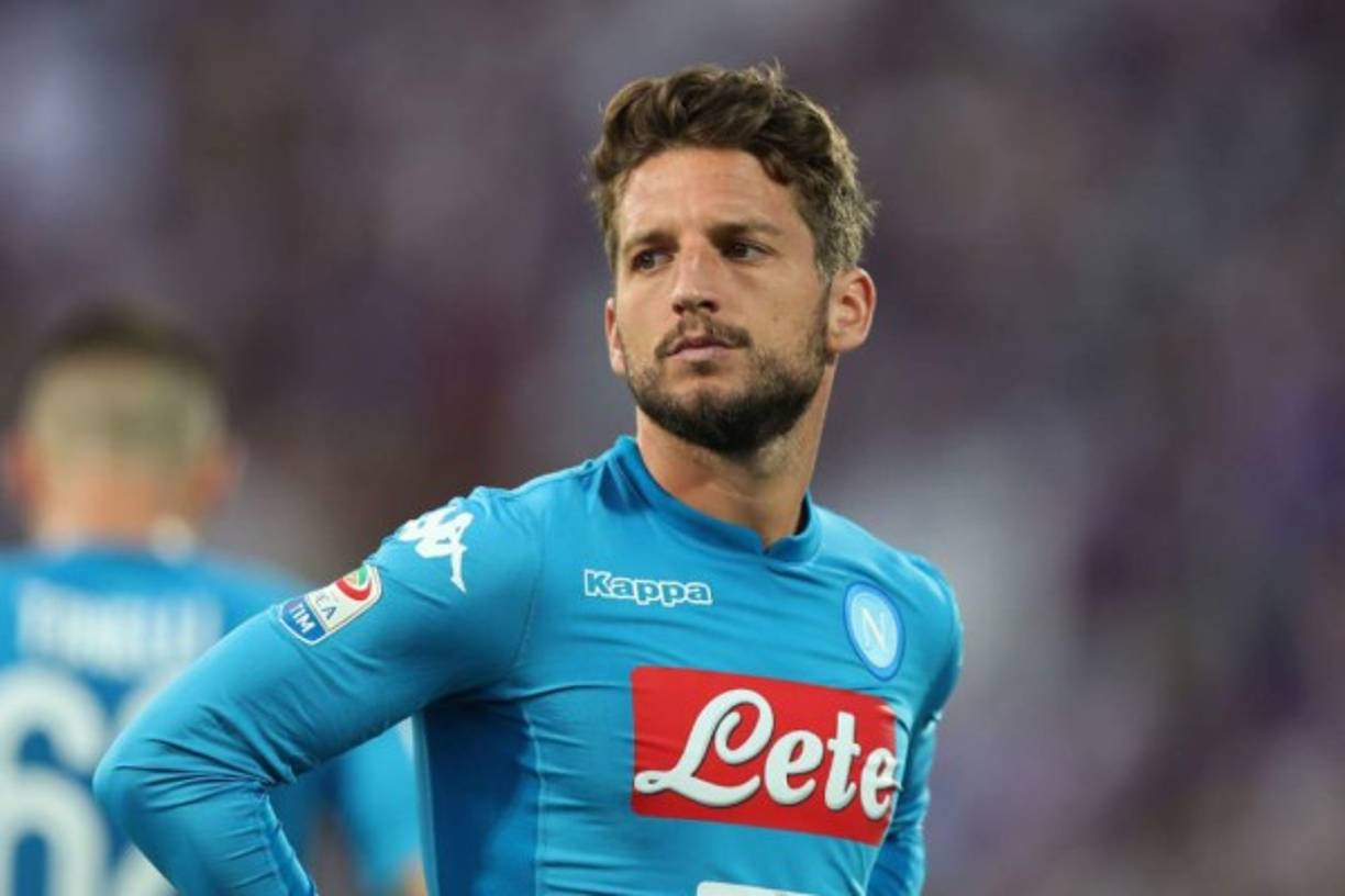 De acuerdo con la información que publica el Corriere dello Sport, la Roma estaría muy interesada en el fichaje de Dries Mertens, del Nápoles. Según el diario italiano, la petición del delantero belga, que acaba contrato en junio, es de 4,5 millones de euros al año durante tres campañas.