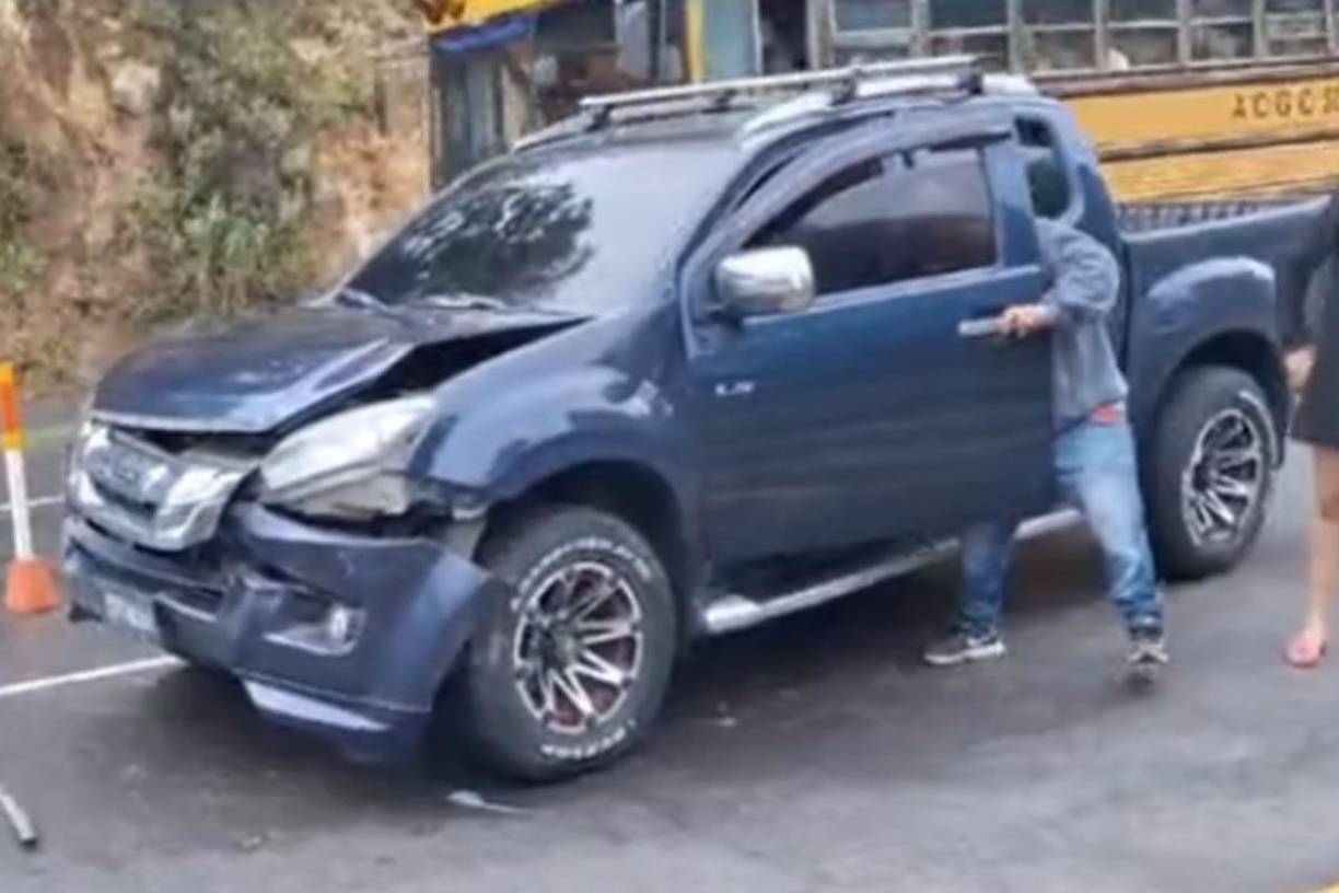 Una capa de neblina producto de la<b> tormenta tropical Pilar</b> habría provocado que algunos conductores perdieran visibilidad y el control de los carros. 