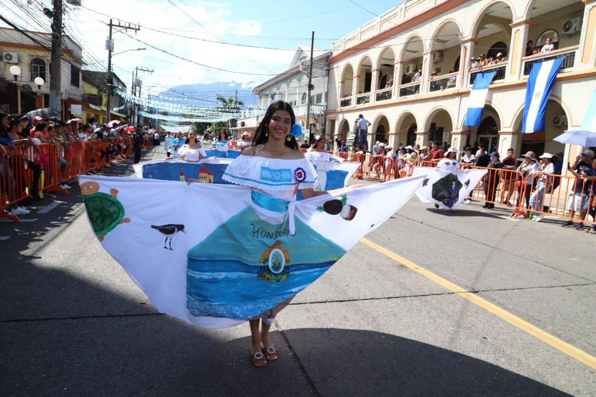 Fervor y amor patrio en los desfiles de La Ceiba