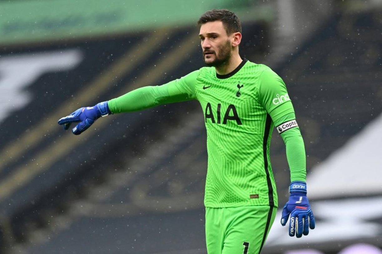 Hugo Lloris: El portero francés acaba contrato con el Tottenham en junio de 2024, pero podría abandonar al cuadro inglés este mismo verano. 