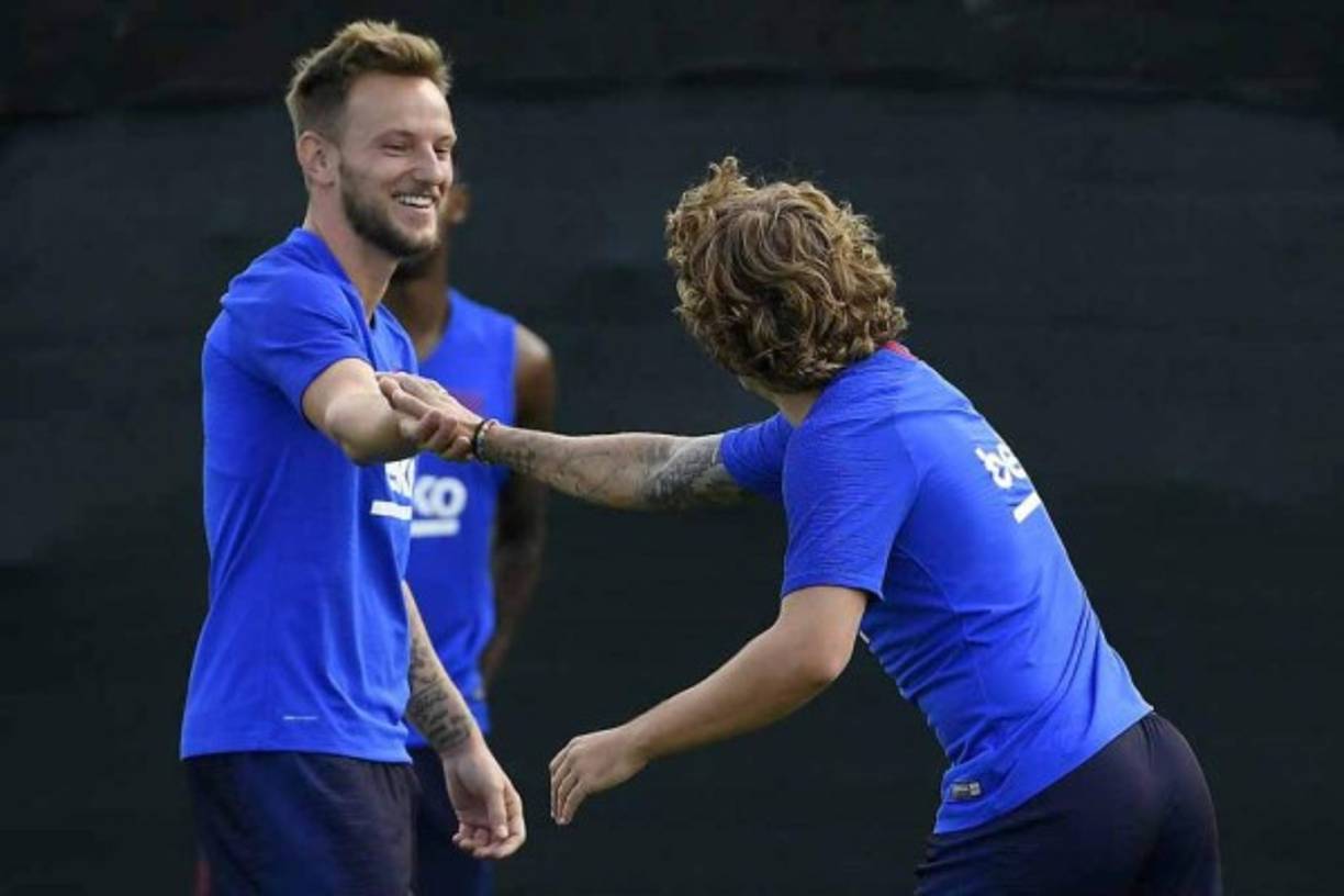 Rakitic fue el que le hizo el caño a Griezmann y el francés se fue donde él para saludarlo. Al final todo quedó en risas.
