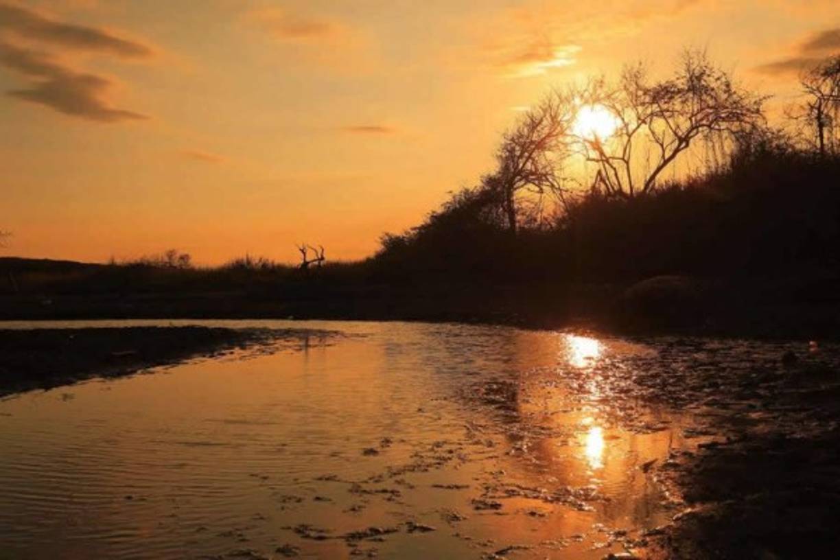 Vista de un atardecer ayer martes, en la zona de Guacalillo (Costa Rica).