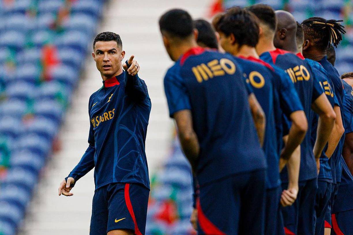 Por otra parte, Cristiano Ronaldo no aparece en la lista de los mejores jugadores del mundo, pese a que cerró el año en el Top 3 de los máximos goleadores del mundo con 53 anotaciones.