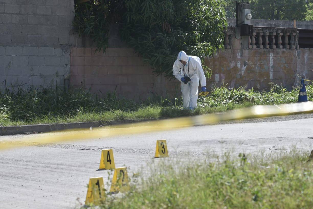 Se desconoce si en la zona donde ocurrió el hecho (calle entre la colonia Aurora y el barrio Cabañas) hay cámaras de seguridad que ayuden a identificar a los responsables del atentado. 